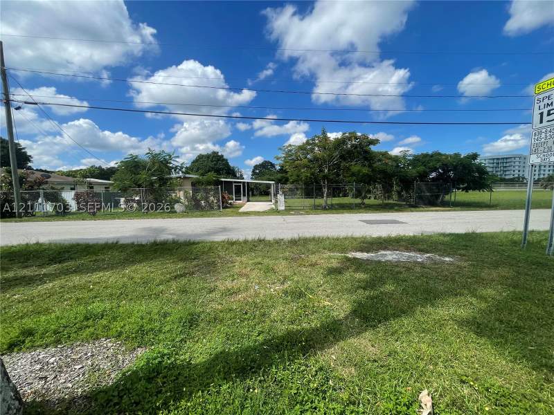 3 bedroom SingleFamilyResidence at 21840 SW 118th Ave, Randolphs Addn To Goulds, Miami — photo 2