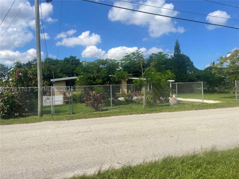 3 bedroom SingleFamilyResidence at 21840 SW 118th Ave, Randolphs Addn To Goulds, Miami — photo 4