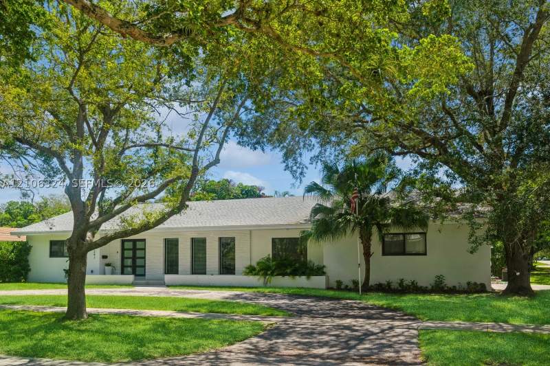 4 bedroom SingleFamilyResidence at 13241 SW 72nd Ave, Country Squire Mnr Sec 2, Pinecrest — photo 2