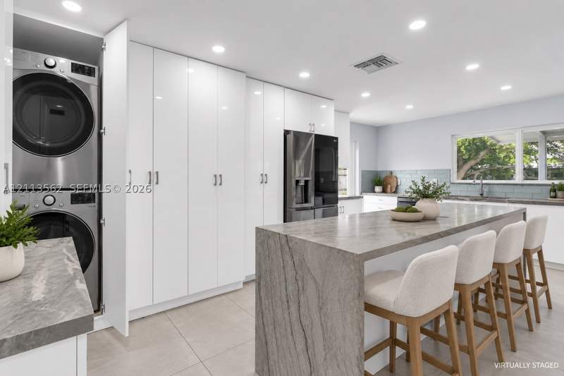 4 bedroom SingleFamilyResidence at 2325 NE 194th St, Enchanted Lake Sec 6, Miami — photo 4