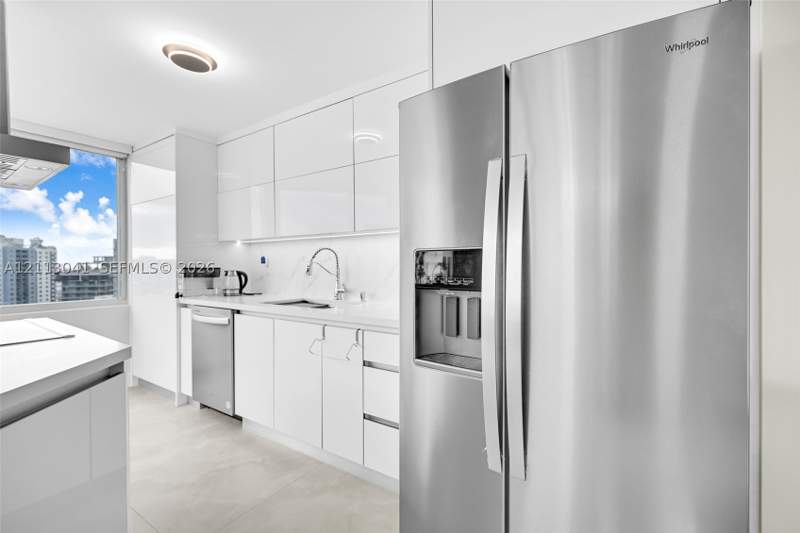 2 bedroom Condominium at 7135 Collins Ave 1426, Burleigh House Condo, Miami Beach — photo 5
