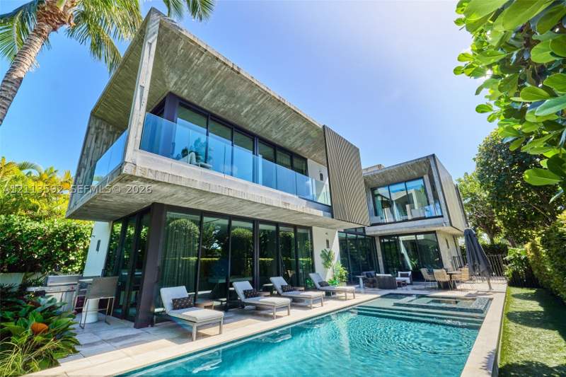 4 bedroom SingleFamilyResidence at 705 W Dilido Dr, Di Lido Island, Miami Beach — photo 3