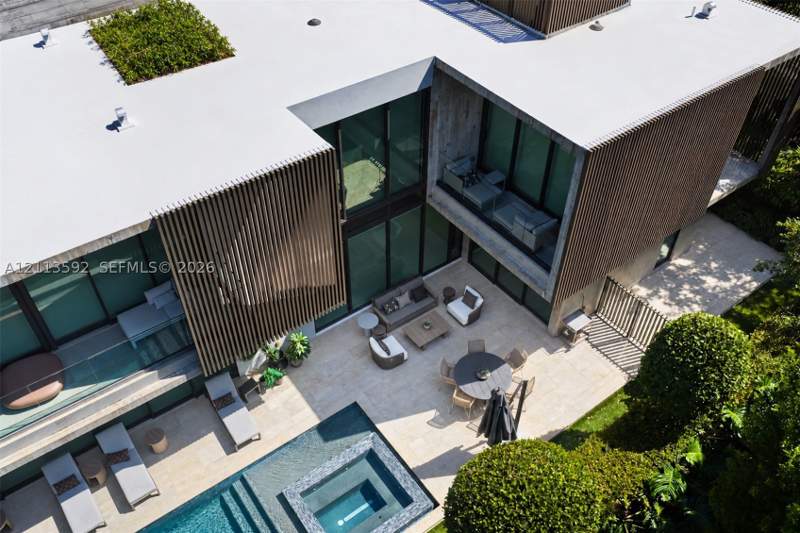4 bedroom SingleFamilyResidence at 705 W Dilido Dr, Di Lido Island, Miami Beach — photo 4