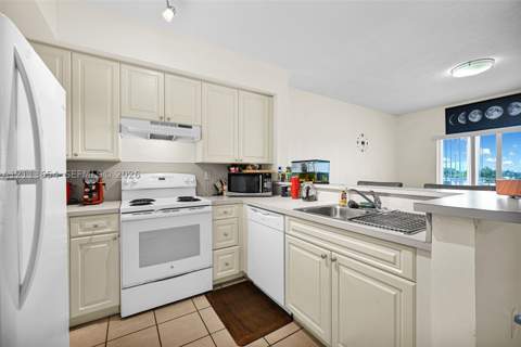 11060 SW 196th St 609, Cutler Bay FL - photo 10 of 25