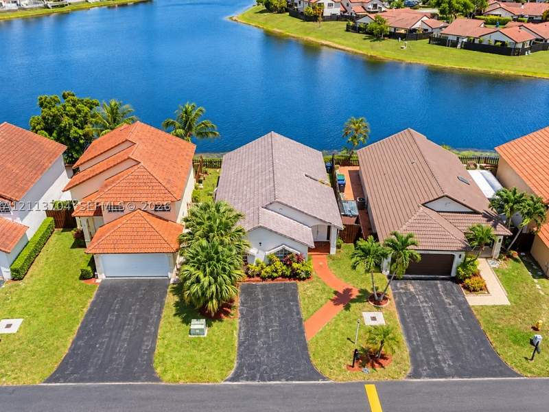 4 bedroom SingleFamilyResidence at 5254 SW 153rd Ct, Lakes Of The Meadow-Meado, Miami — photo 2