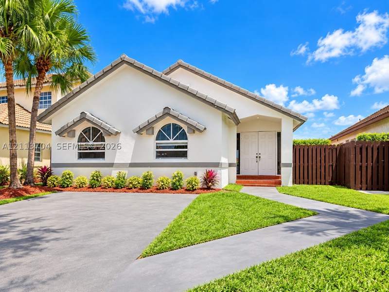 4 bedroom SingleFamilyResidence at 5254 SW 153rd Ct, Lakes Of The Meadow-Meado, Miami — photo 3