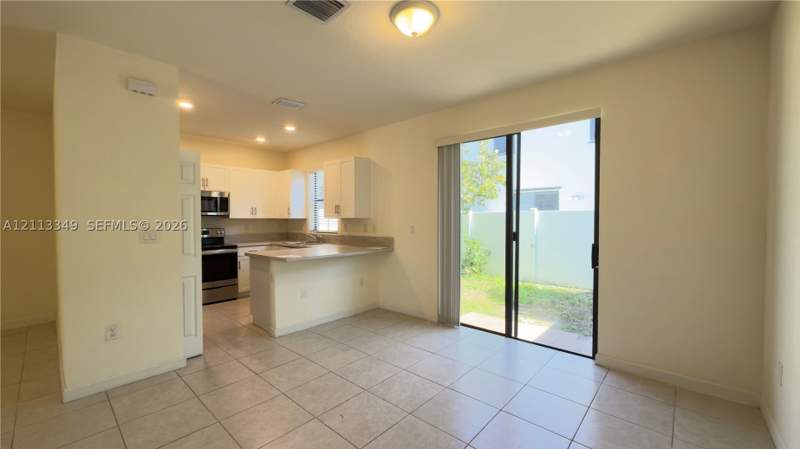 3 bedroom Townhouse at 10827 W 33rd Ln 10827, Aquabella North Replat, Hialeah — photo 5