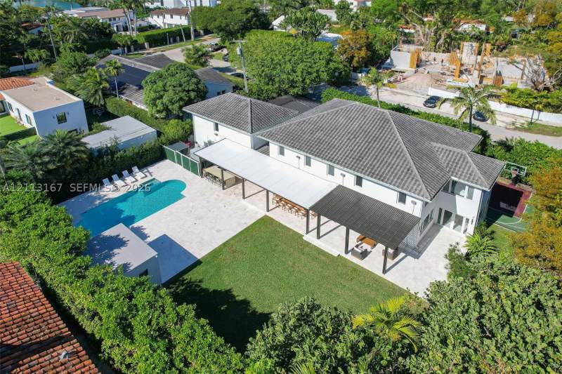 6 bedroom SingleFamilyResidence at 1278 W 27th St, Amd Plat Of Sunset Lake S, Miami Beach — photo 2