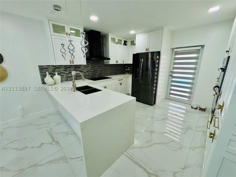 4 bedroom SingleFamilyResidence at 520 E 58th St, Logan Crest Rev Pl, Hialeah — photo 3