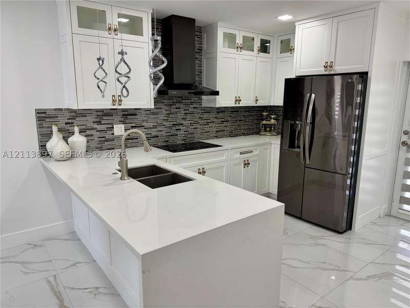 4 bedroom SingleFamilyResidence at 520 E 58th St, Logan Crest Rev Pl, Hialeah — photo 4