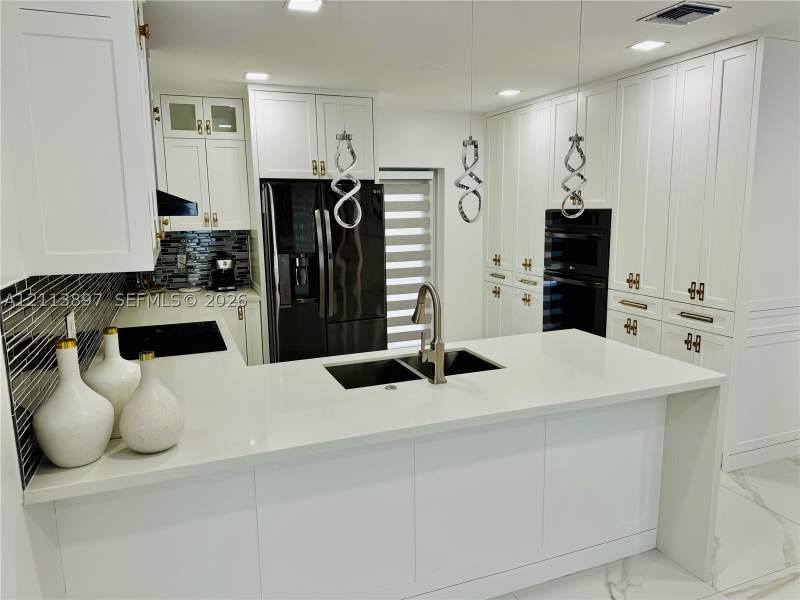 4 bedroom SingleFamilyResidence at 520 E 58th St, Logan Crest Rev Pl, Hialeah — photo 5