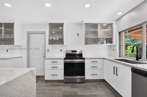 8402 SW 102nd Ct, Miami FL - photo 7 of 31