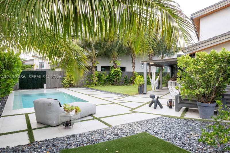 5 bedroom SingleFamilyResidence at 7655 NW 102nd Ct, Grand Bay South Estates, Doral — photo 3