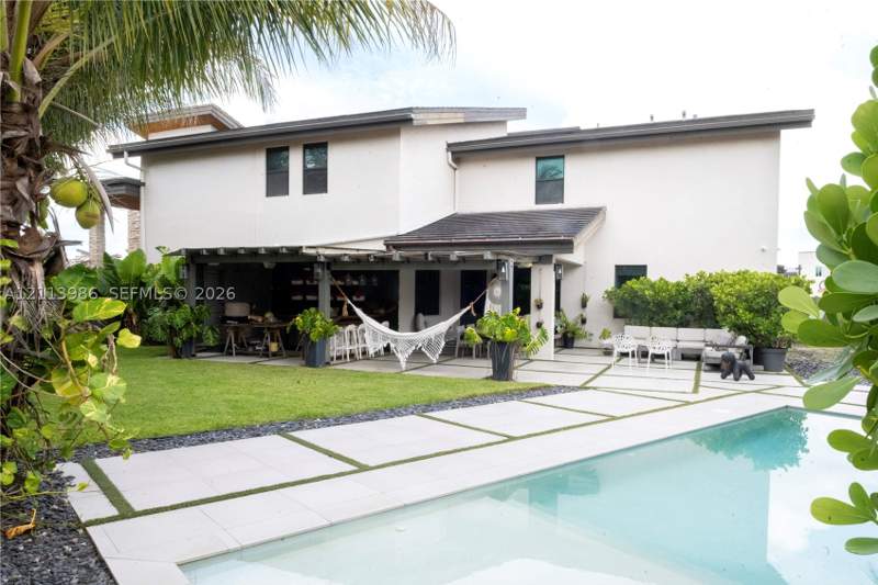 5 bedroom SingleFamilyResidence at 7655 NW 102nd Ct, Grand Bay South Estates, Doral — photo 4