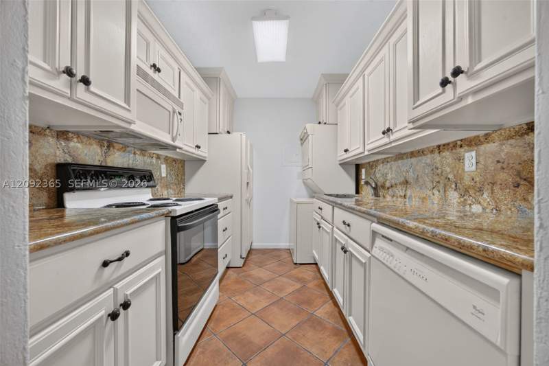 2 bedroom Condominium at 9356 SW 77th Ave J7, Kingston Square Condo, Miami — photo 3