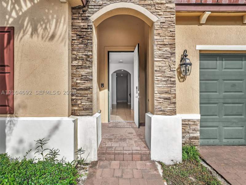 4 bedroom SingleFamilyResidence at 714 SE 37th Pl, Baywinds Of Abaco, Homestead — photo 2