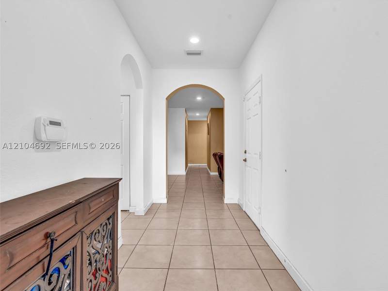 4 bedroom SingleFamilyResidence at 714 SE 37th Pl, Baywinds Of Abaco, Homestead — photo 3