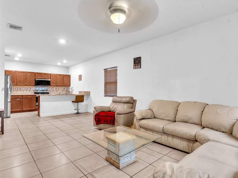 4 bedroom SingleFamilyResidence at 714 SE 37th Pl, Baywinds Of Abaco, Homestead — photo 4