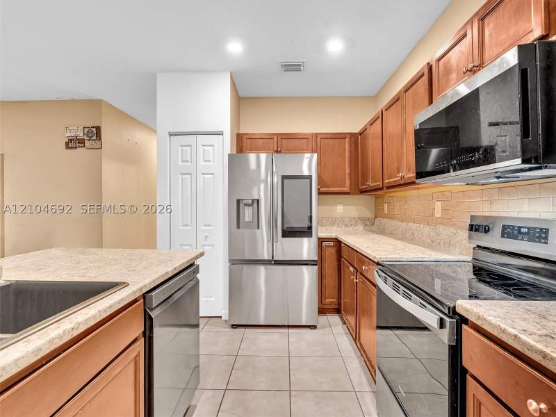 4 bedroom SingleFamilyResidence at 714 SE 37th Pl, Baywinds Of Abaco, Homestead — photo 5