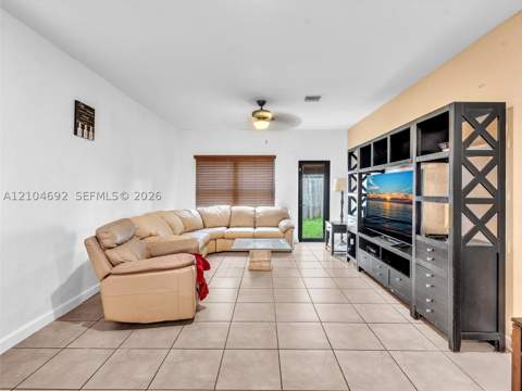 714 SE 37th Pl, Homestead FL - photo 6 of 20