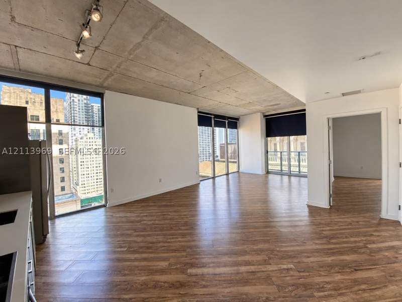 2 bedroom Condominium at 151 SE 1st St 1702, Centro Condo, Miami — photo 2