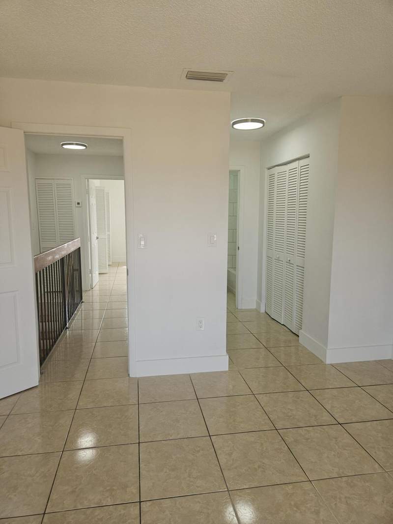 2 bedroom Townhouse at 1328 W 51st Place D-23, Carmel Townhomes Condo, Hialeah — photo 4