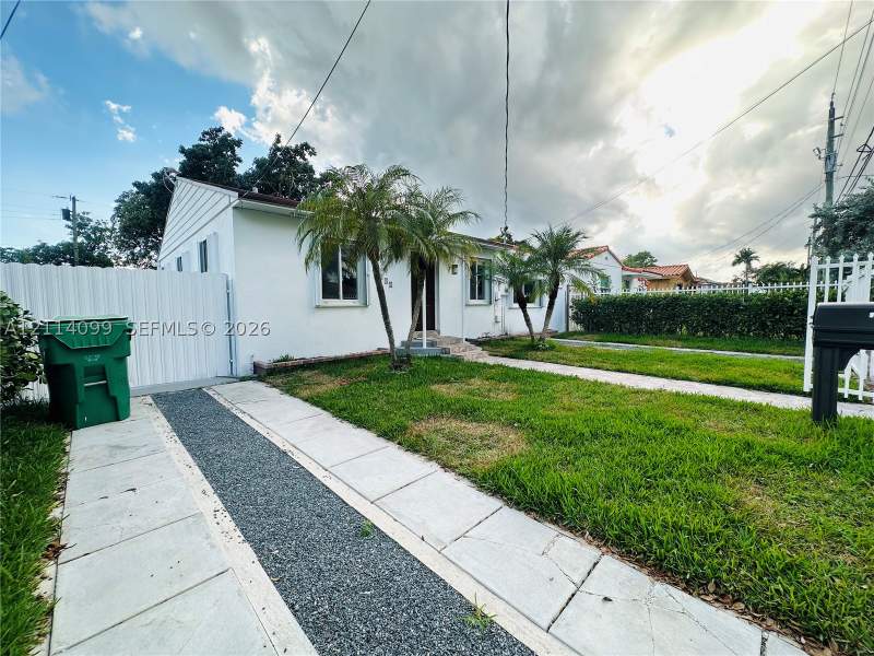 3 bedroom SingleFamilyResidence at 3052 SW 6th St, Coral Nook, Miami — photo 3