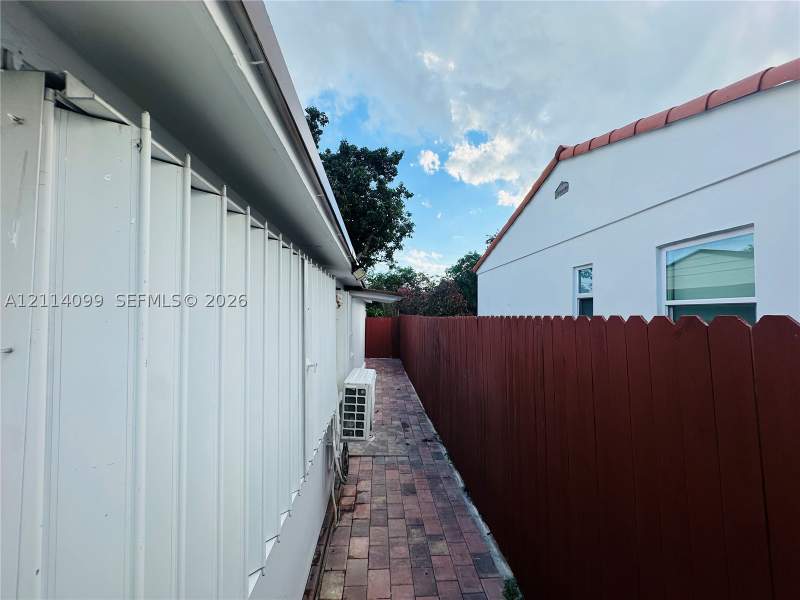 3 bedroom SingleFamilyResidence at 3052 SW 6th St, Coral Nook, Miami — photo 4