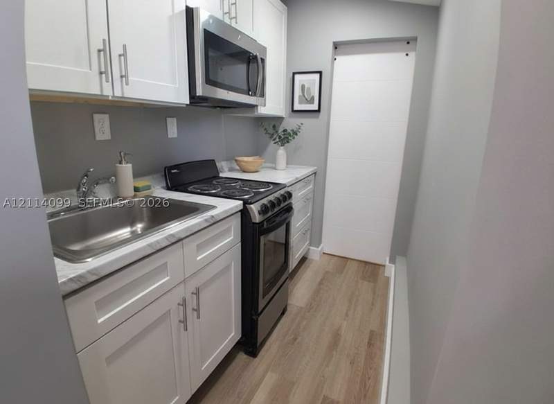 3 bedroom SingleFamilyResidence at 3052 SW 6th St, Coral Nook, Miami — photo 5