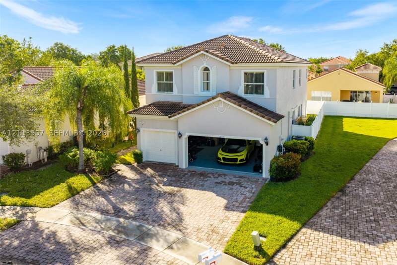 6 bedroom SingleFamilyResidence at 1710 NE 37th Pl, Portofino Lakes, Homestead — photo 2