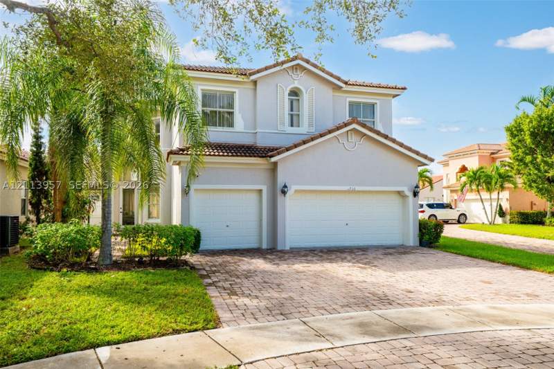 6 bedroom SingleFamilyResidence at 1710 NE 37th Pl, Portofino Lakes, Homestead — photo 3