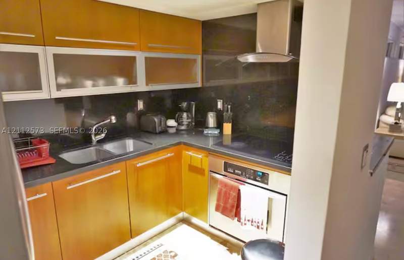1 bedroom Condominium at 1717 N Bayshore Dr A-1042, Venetia Condo, Miami — photo 2