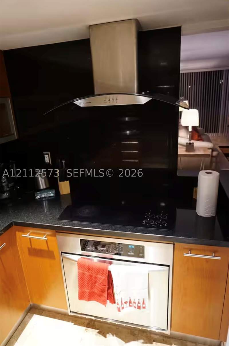 1 bedroom Condominium at 1717 N Bayshore Dr A-1042, Venetia Condo, Miami — photo 3