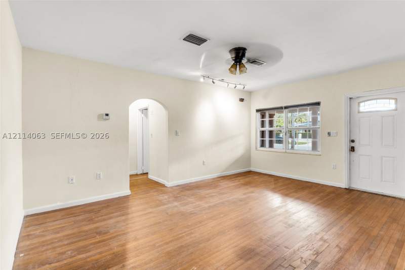 2 bedroom SingleFamilyResidence at 2450 SW 7th Ave, Brickell Estates, Miami — photo 4