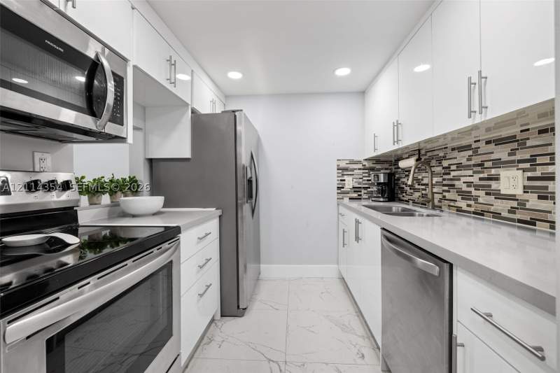 2 bedroom Condominium at 14401 SW 88th St 410N, Promenade at Kendale Lakes, Miami — photo 3