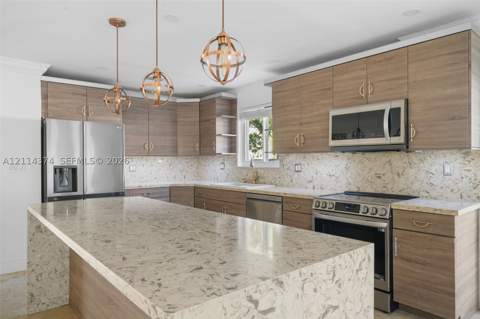 245 191st Ter, Sunny Isles Beach FL - photo 10 of 25