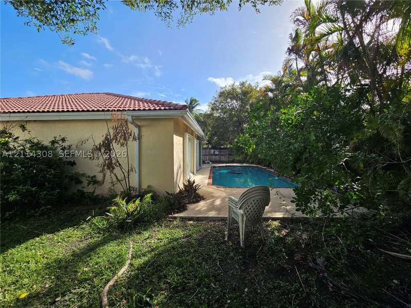 3 bedroom SingleFamilyResidence at 9056 SW 213th St, Lakes By The Bay Sec 10, Cutler Bay — photo 2