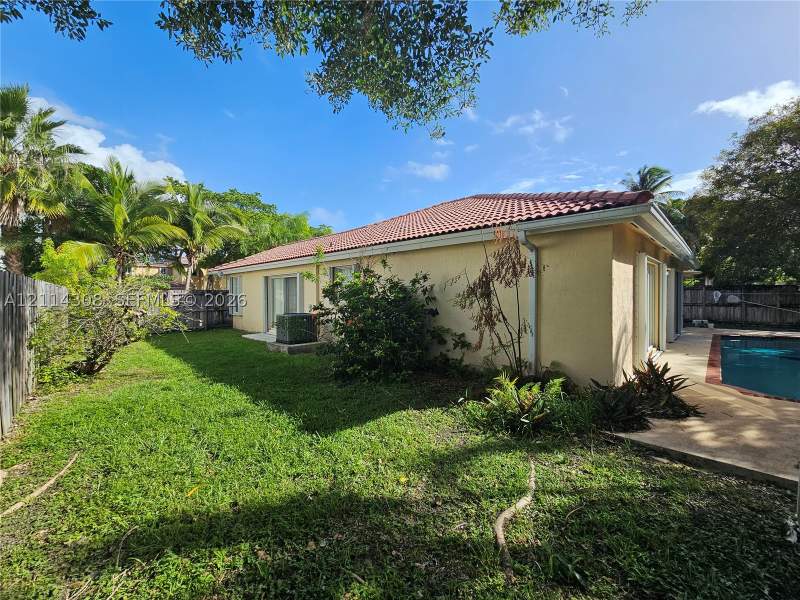 3 bedroom SingleFamilyResidence at 9056 SW 213th St, Lakes By The Bay Sec 10, Cutler Bay — photo 3