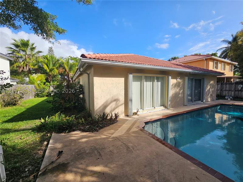 3 bedroom SingleFamilyResidence at 9056 SW 213th St, Lakes By The Bay Sec 10, Cutler Bay — photo 4