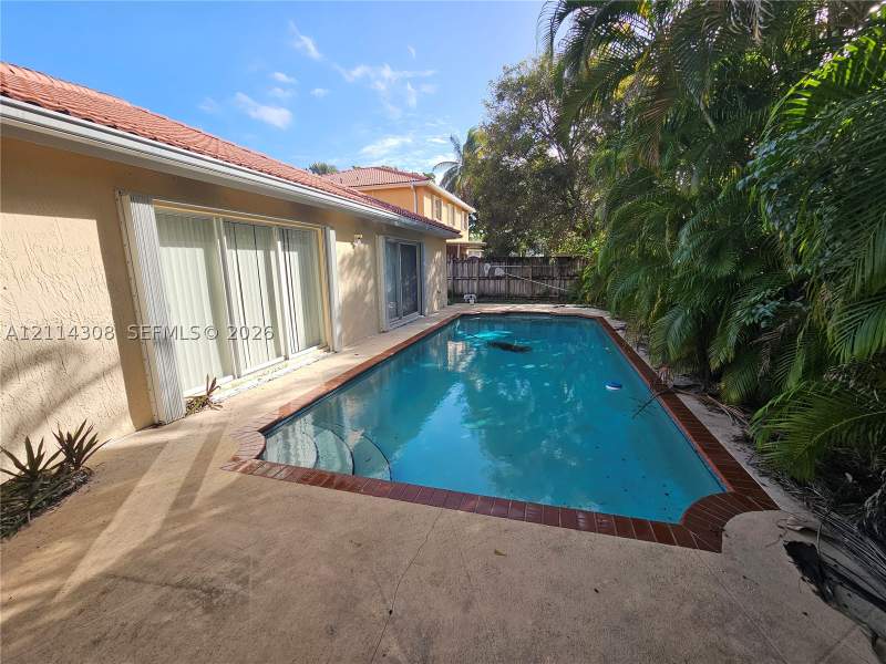 3 bedroom SingleFamilyResidence at 9056 SW 213th St, Lakes By The Bay Sec 10, Cutler Bay — photo 5