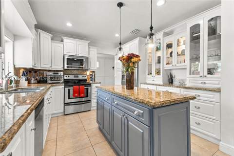 9261 SW 88th Ter, Miami FL - photo 14 of 49