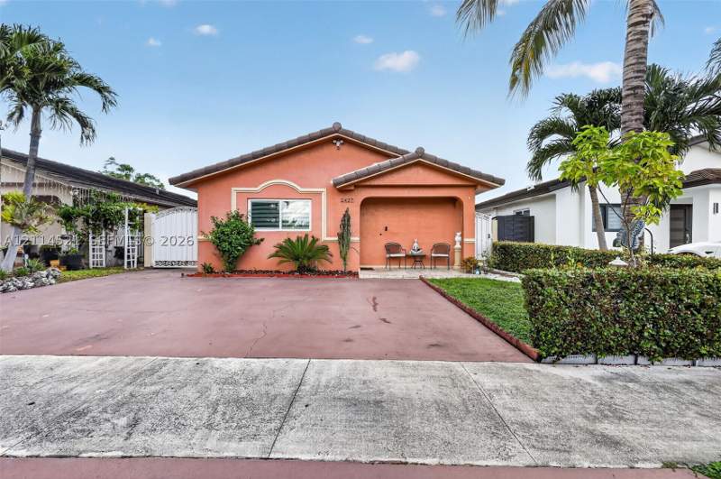 3 bedroom SingleFamilyResidence at 2427 W 70th Pl, Robles Gardens 3rd Addn, Hialeah — photo 4