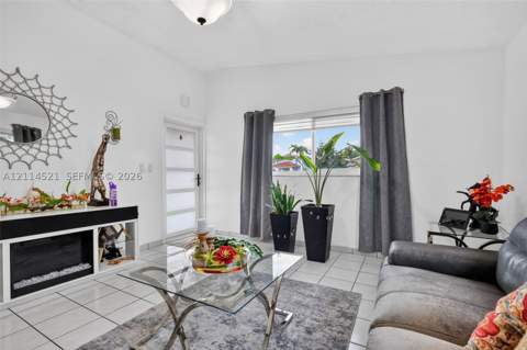 2427 W 70th Pl, Hialeah FL - photo 6 of 35