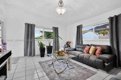 2427 W 70th Pl, Hialeah FL - photo 7 of 35