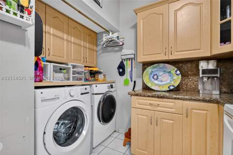 2427 W 70th Pl, Hialeah FL - photo 9 of 35