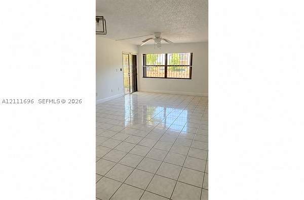 2 bedroom Condominium at 280 W Park Dr 101-6, Park Lake Vilg Condo Phs, Miami — photo 2
