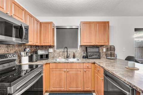 11486 NW 94th Pl 2, Hialeah Gardens FL - photo 11 of 42