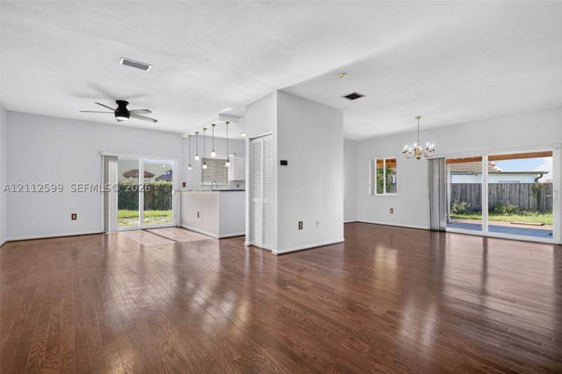 4 bedroom SingleFamilyResidence at 7974 NW 190th Ter, Lakes Of Avalon Sec 3, Hialeah — photo 5
