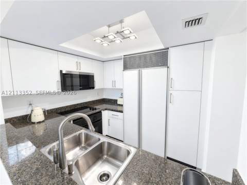 1500 Ocean Dr 1210, Miami Beach FL - photo 7 of 29