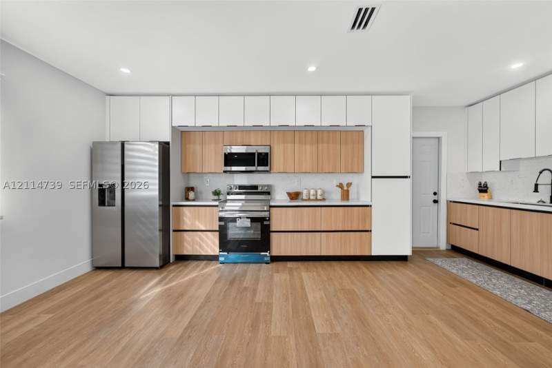 4 bedroom SingleFamilyResidence at 10945 SW 218th Ter, Lincoln City Sec A, Miami — photo 5
